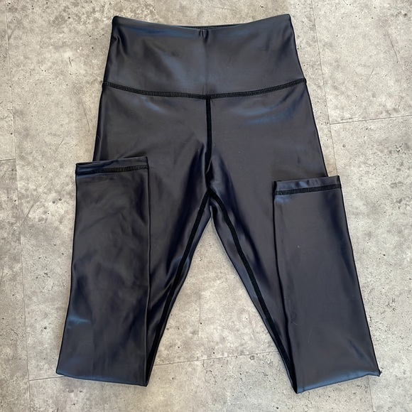 Black Metallic Light n Tight Hi-rise 7/8 24". Size 0 - Picture 3 of 5